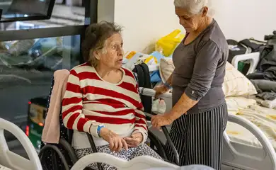 Porto Alegre (RS), 22/05/2024 – CHUVAS/ RS - ABRIGO PARA IDOSOS - Entidades da sociedade civil, criam abrigo somente para Idosos em situação de vulnerabilidade, que foram atingidos pelas enchentes em Porto Alegre em Porto Alegre. Foto: Rafa Neddermeyer/Agência Brasil