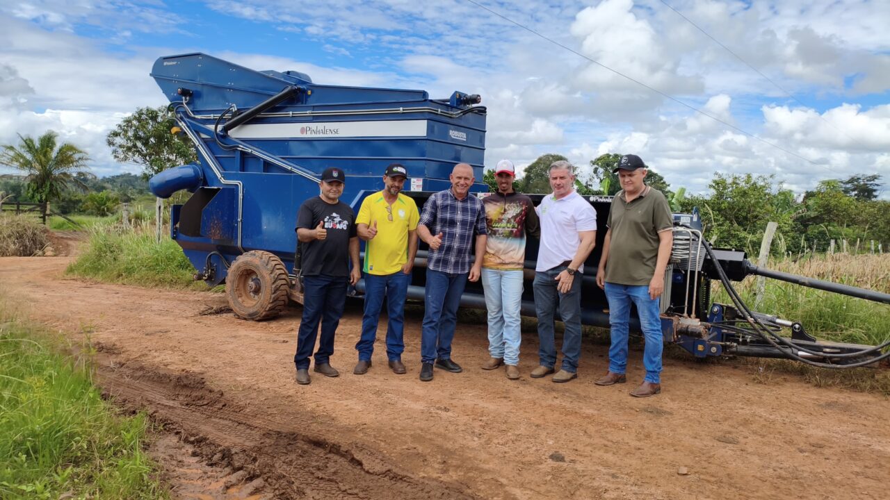 Alta Floresta Ezequiel Neiva destina recolhedora de café que beneficiará mais de 40 famílias em Alta Floresta