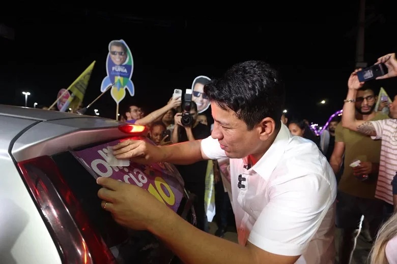 Adailton Furia abre oficialmente campanha ao Governo de Rondônia com mega adesivaço